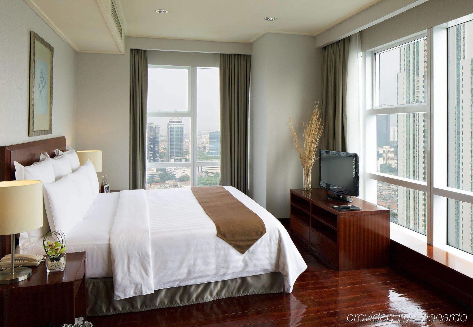 The Mayflower, Jakarta-marriott Executive 5*
